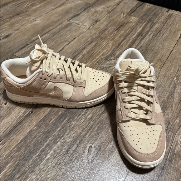 Nike Shoes - Nike Dunks